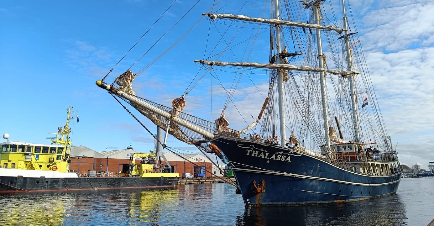 De Thalassa in de haven